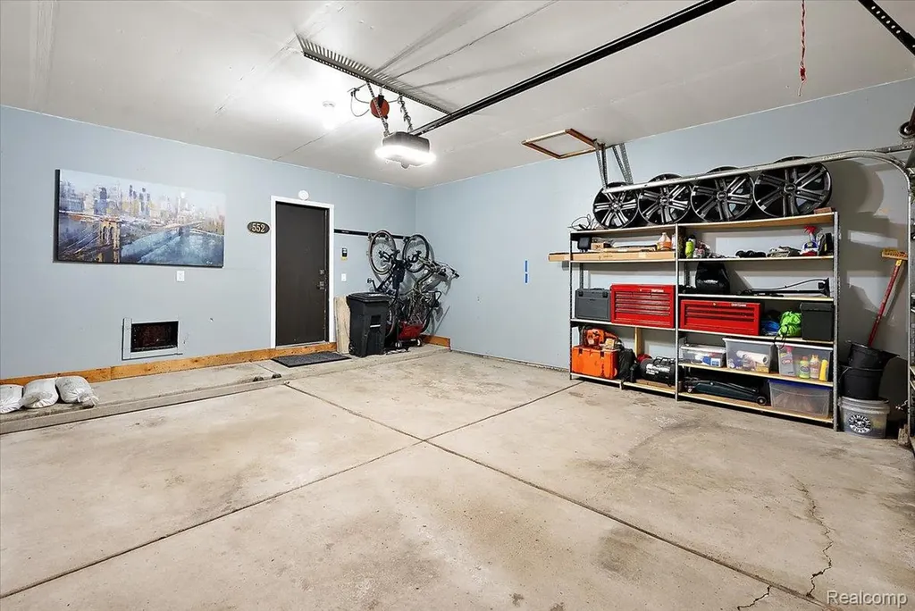 552 Tennyson Rochester Hills City MI 48307