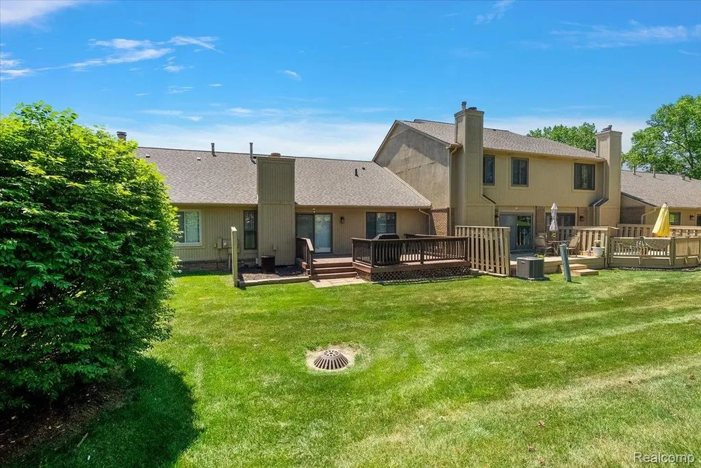 552 Tennyson Rochester Hills City MI 48307