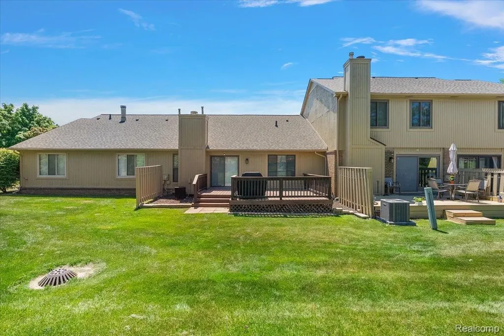 552 Tennyson Rochester Hills City MI 48307