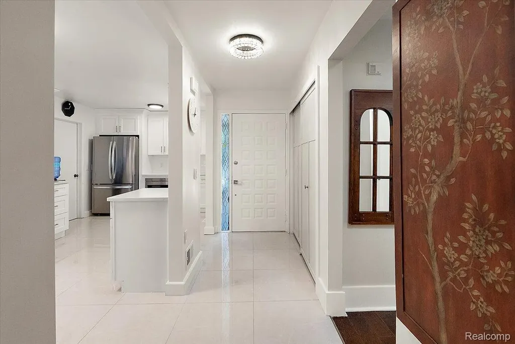 552 Tennyson Rochester Hills City MI 48307