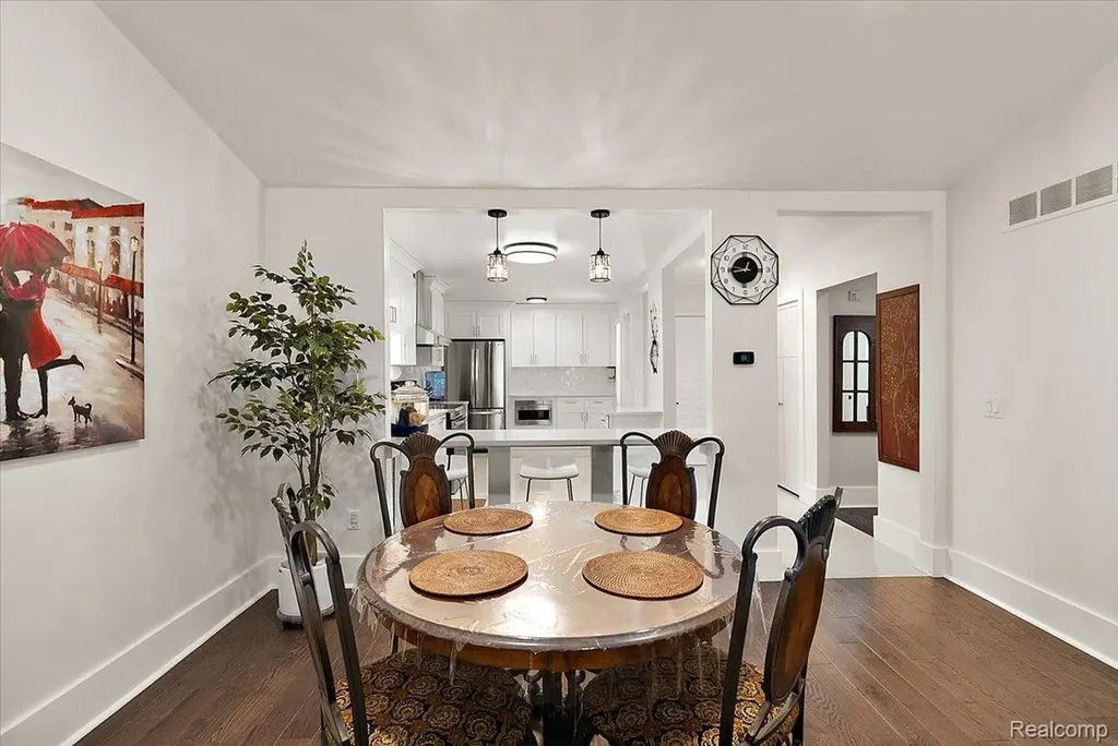 552 Tennyson Rochester Hills City MI 48307
