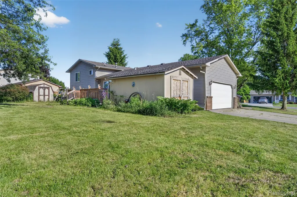 2471 Valley Church Drive Thetford Township MI 48420