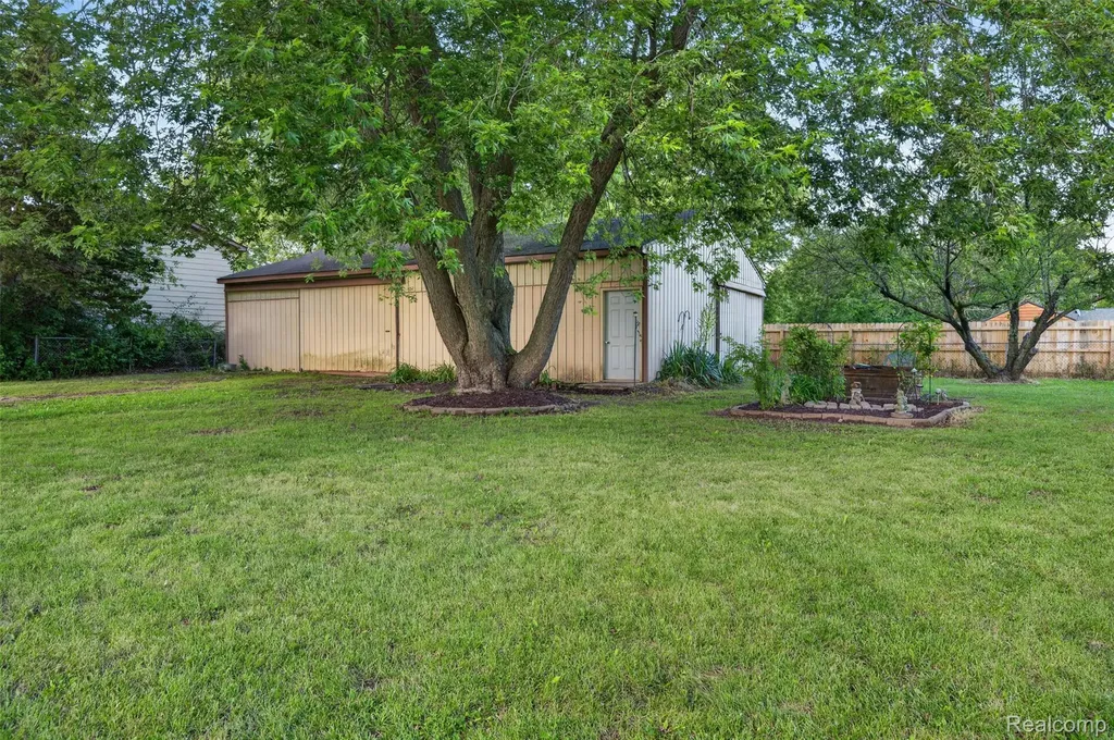 2471 Valley Church Drive Thetford Township MI 48420