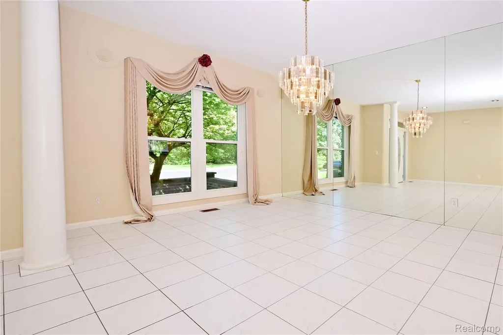 2749 Nicole Court West Bloomfield Charter Township MI 48324