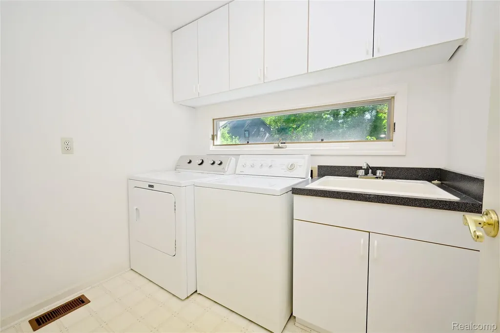 2749 Nicole Court West Bloomfield Charter Township MI 48324
