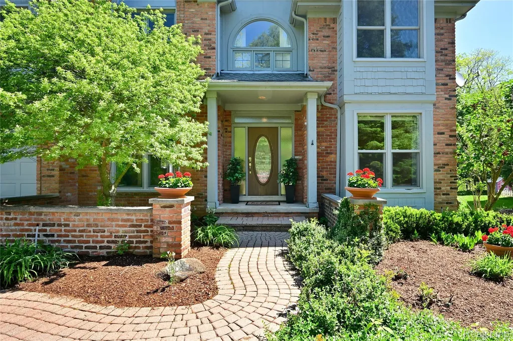 2749 Nicole Court West Bloomfield Charter Township MI 48324