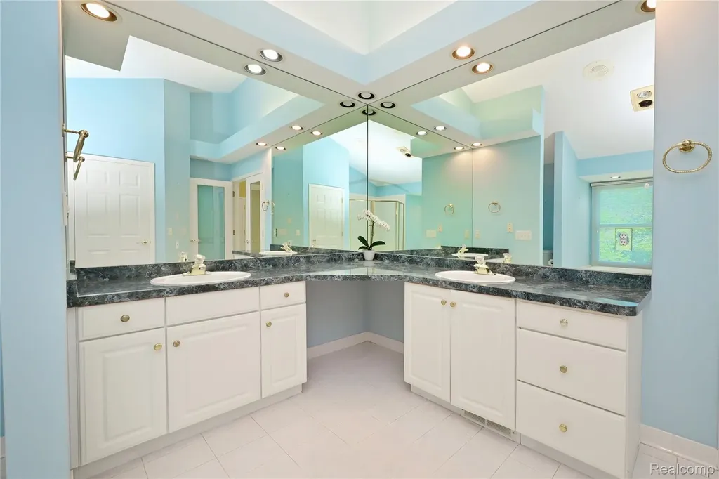 2749 Nicole Court West Bloomfield Charter Township MI 48324