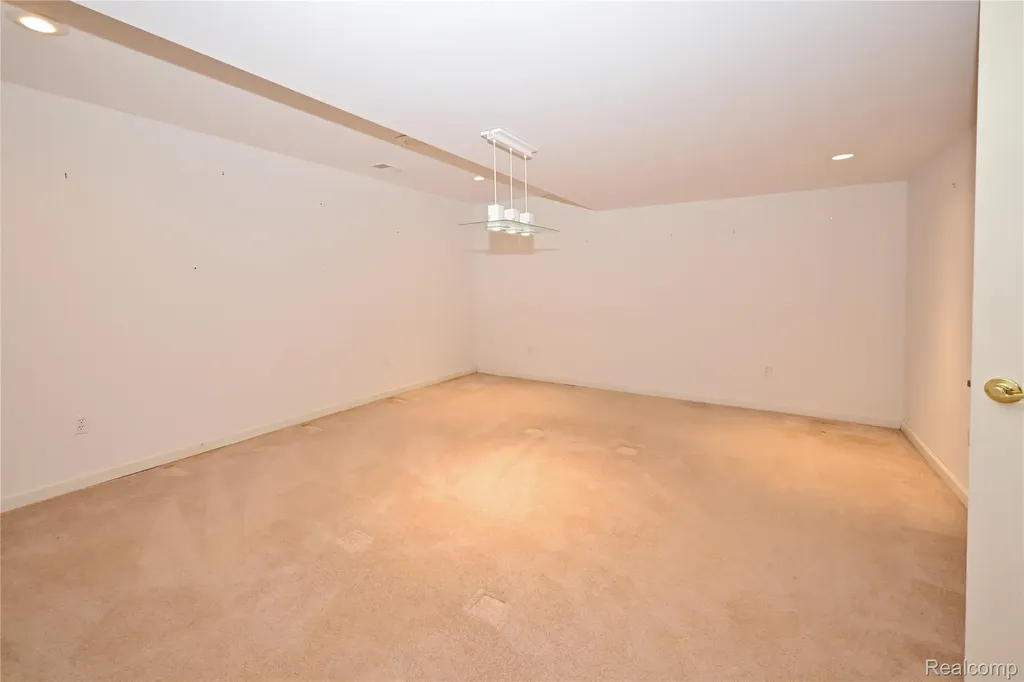 2749 Nicole Court West Bloomfield Charter Township MI 48324