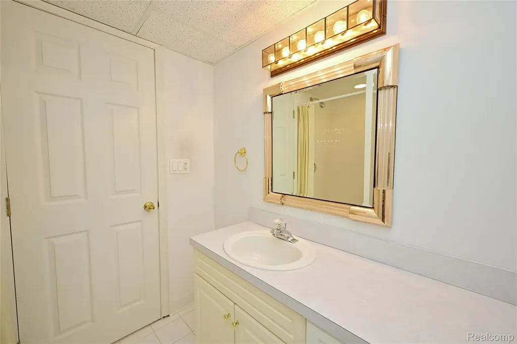 2749 Nicole Court West Bloomfield Charter Township MI 48324