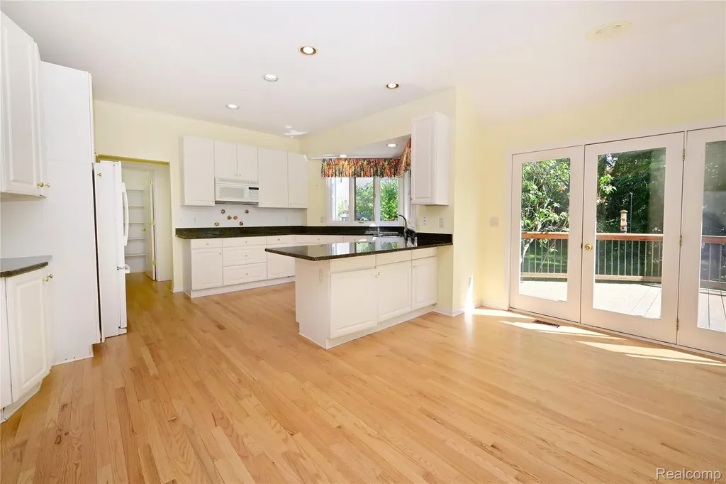 2749 Nicole Court West Bloomfield Charter Township MI 48324