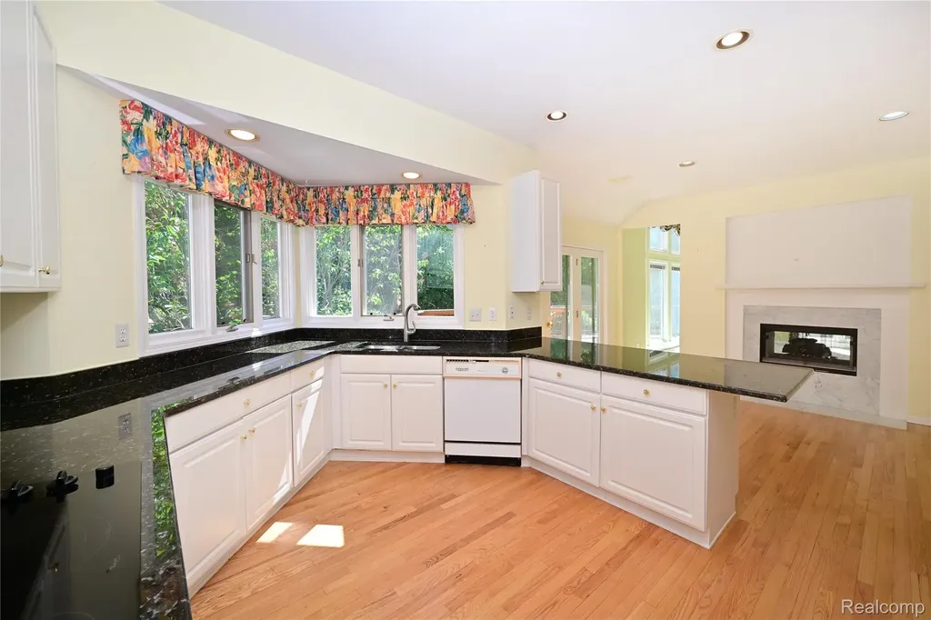 2749 Nicole Court West Bloomfield Charter Township MI 48324