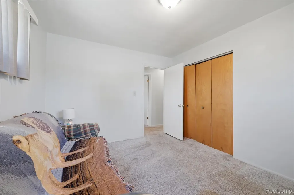 28832 Los Olas Drive Warren City MI 48093