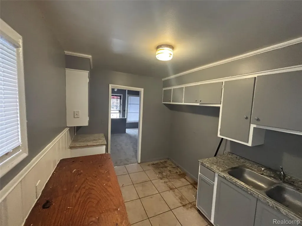 8577 Mark Twain Street Detroit City MI 48228