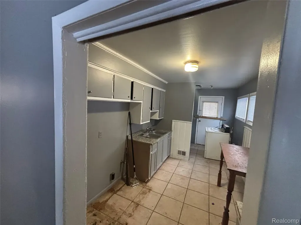 8577 Mark Twain Street Detroit City MI 48228