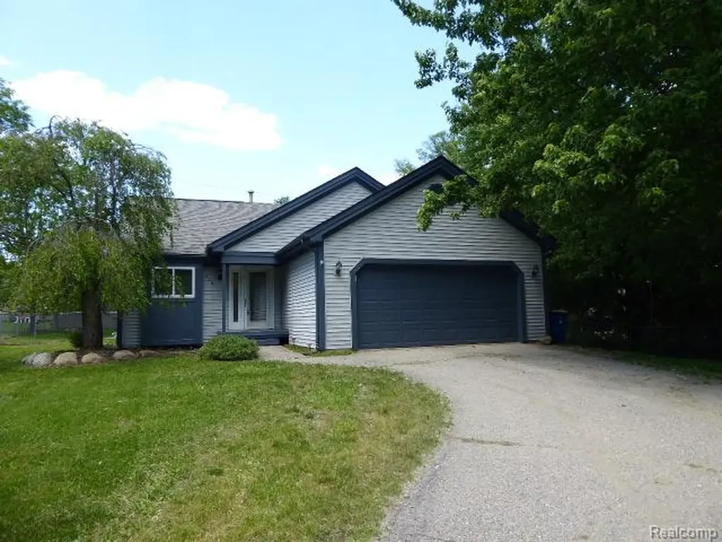 520 Springle Drive Waterford Charter Township MI 48327