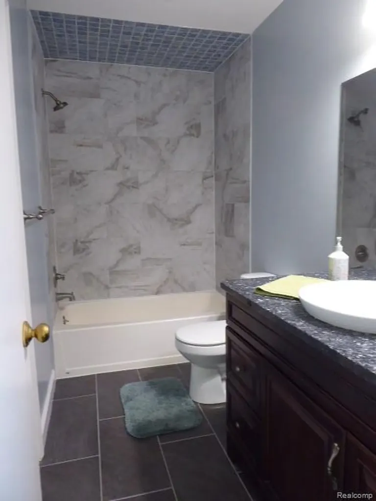 520 Springle Drive Waterford Charter Township MI 48327
