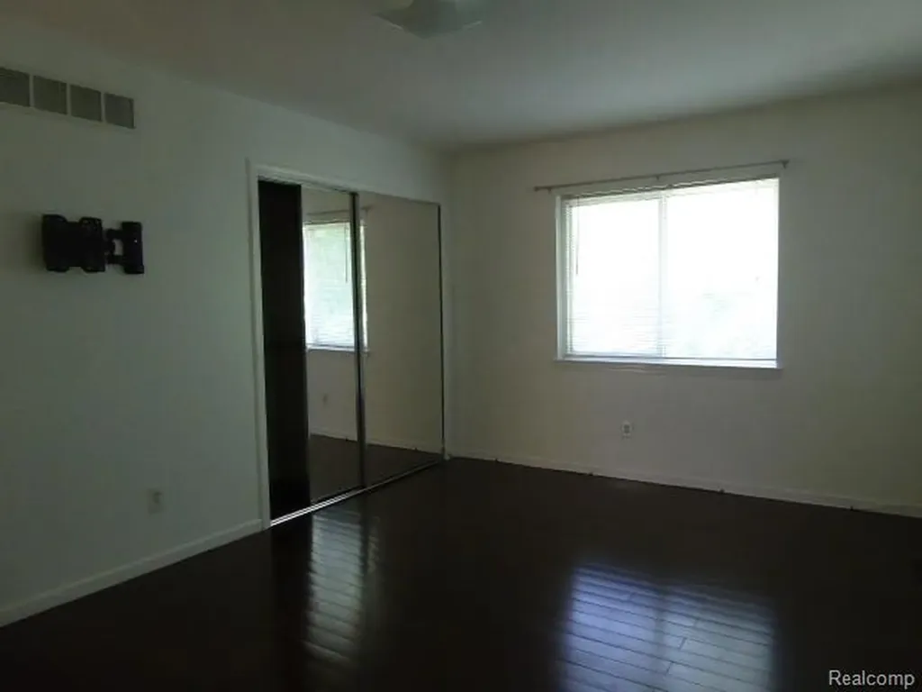 520 Springle Drive Waterford Charter Township MI 48327