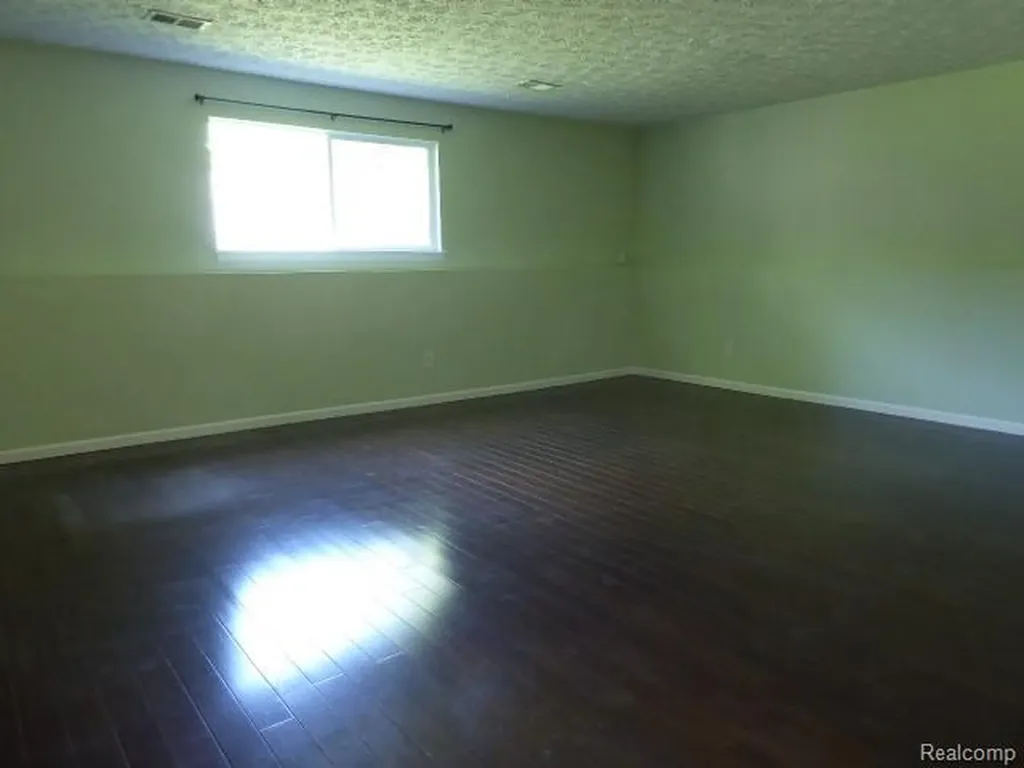 520 Springle Drive Waterford Charter Township MI 48327