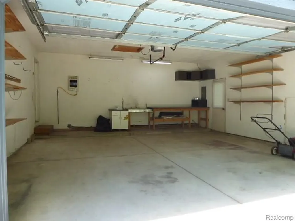 520 Springle Drive Waterford Charter Township MI 48327