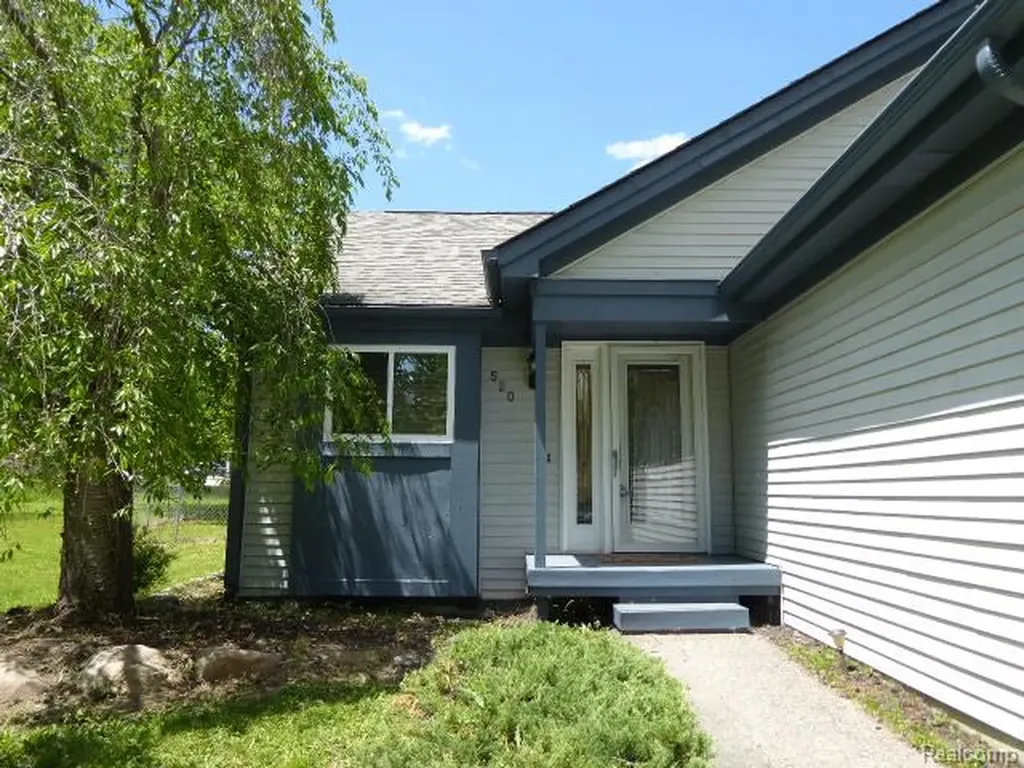 520 Springle Drive Waterford Charter Township MI 48327