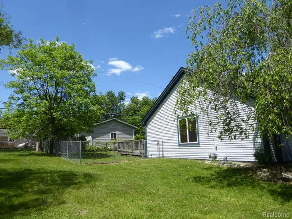 520 Springle Drive Waterford Charter Township MI 48327