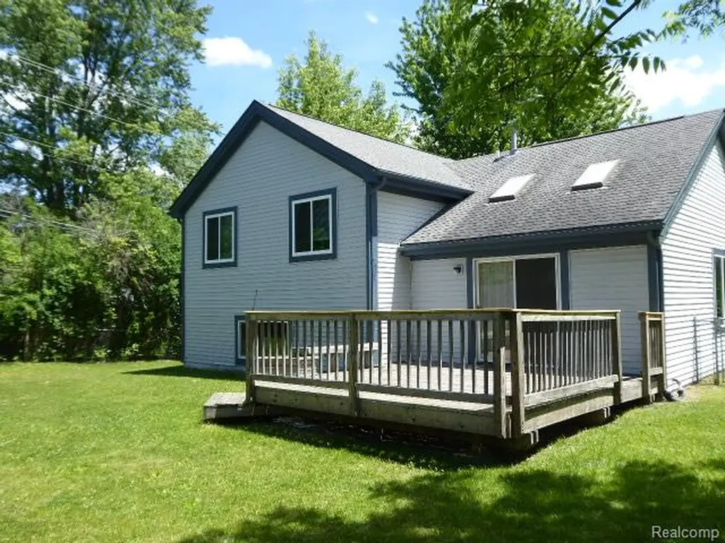 520 Springle Drive Waterford Charter Township MI 48327