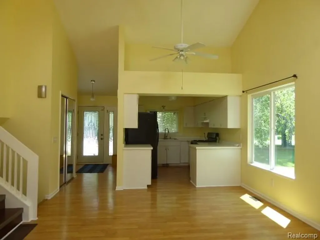 520 Springle Drive Waterford Charter Township MI 48327