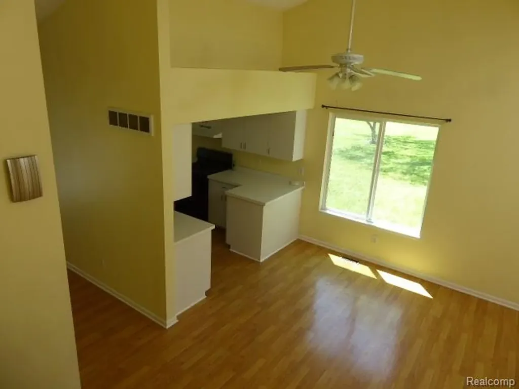 520 Springle Drive Waterford Charter Township MI 48327