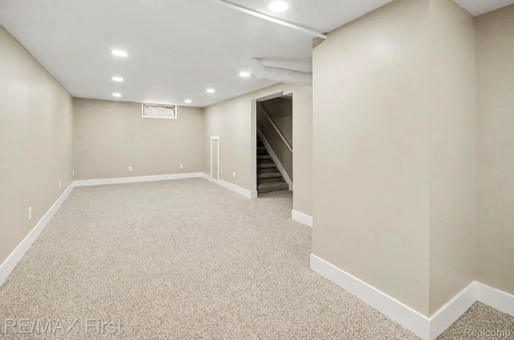 27825 Van Howe Street Roseville City MI 48066