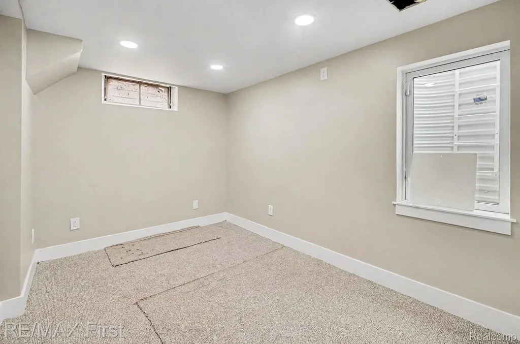 27825 Van Howe Street Roseville City MI 48066