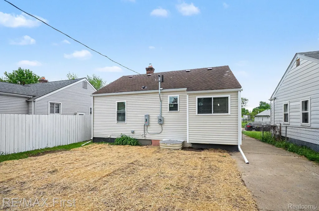 27825 Van Howe Street Roseville City MI 48066