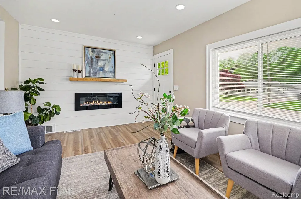 27825 Van Howe Street Roseville City MI 48066