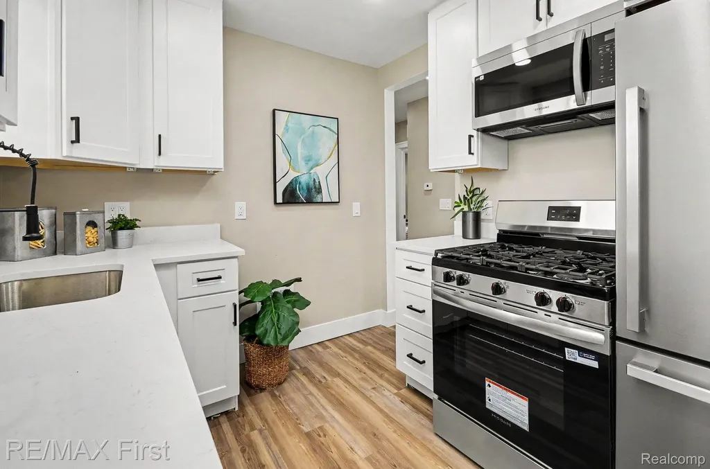 27825 Van Howe Street Roseville City MI 48066