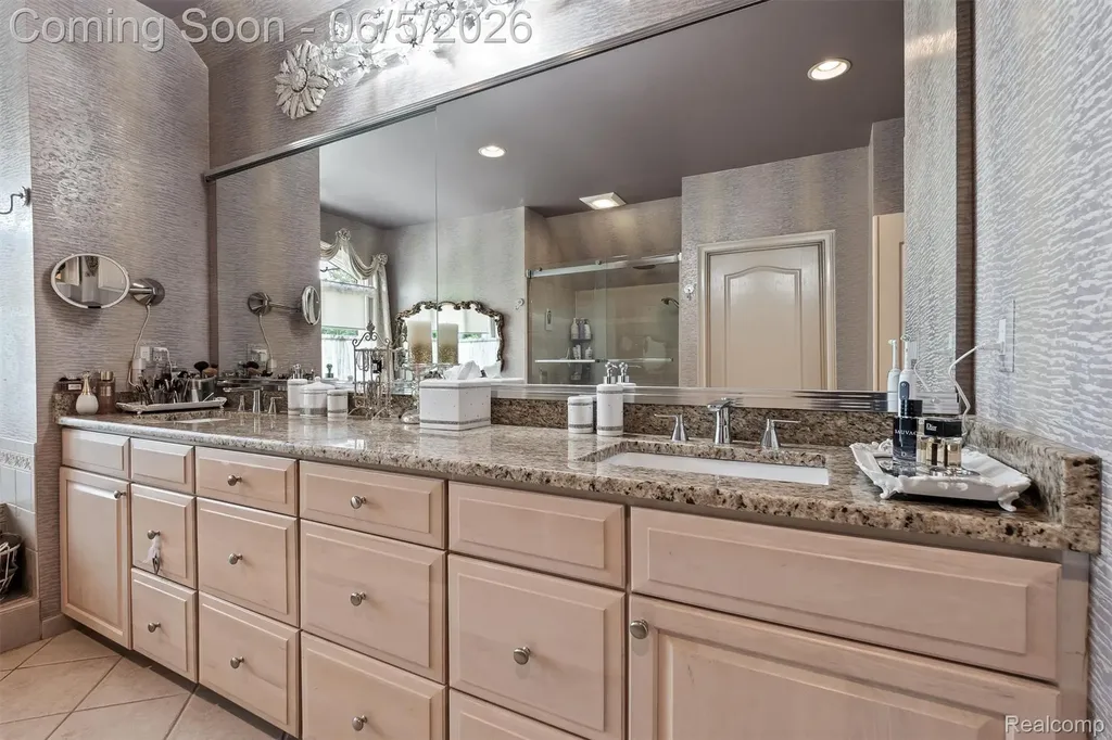61496 Beacon Hill Drive Washington Township MI 48094
