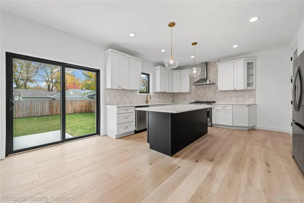 1517 Mclean Avenue Royal Oak City MI 48067