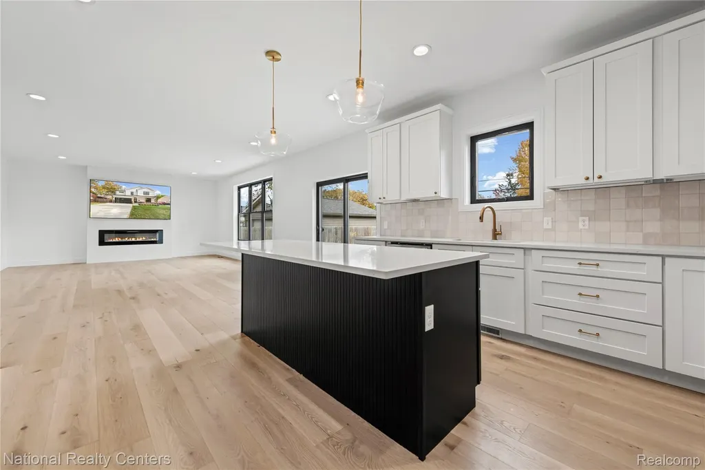 1517 Mclean Avenue Royal Oak City MI 48067