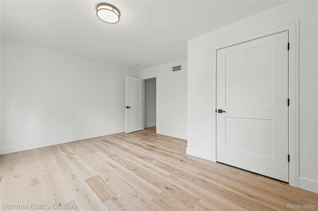 1517 Mclean Avenue Royal Oak City MI 48067