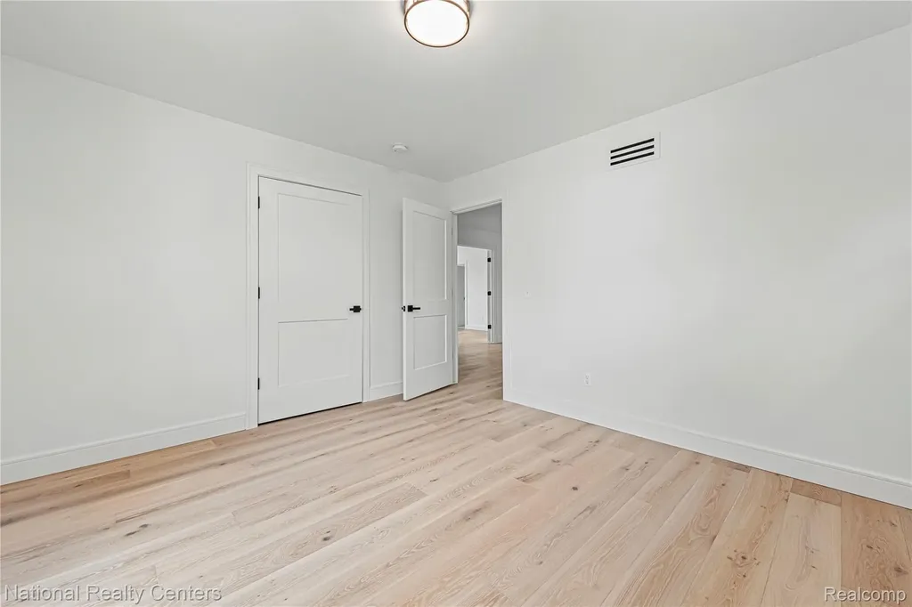 1517 Mclean Avenue Royal Oak City MI 48067
