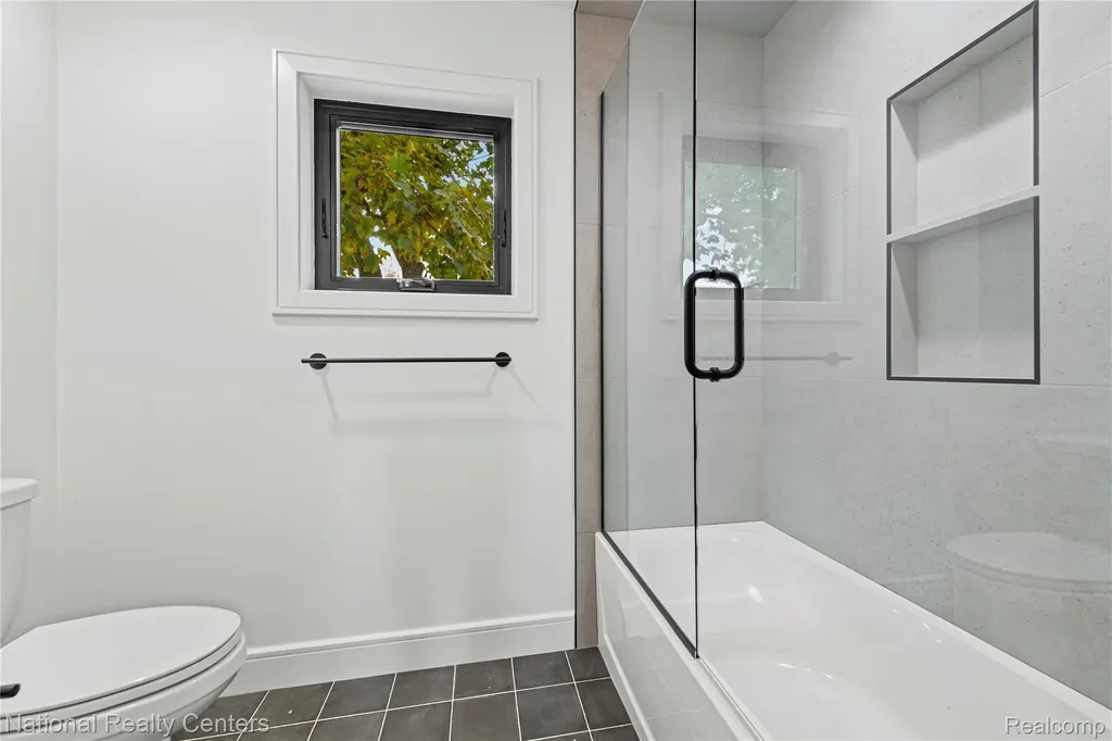 1517 Mclean Avenue Royal Oak City MI 48067