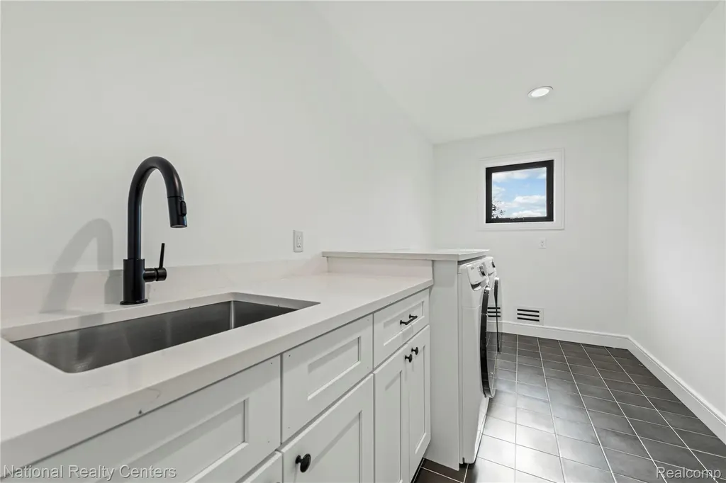 1517 Mclean Avenue Royal Oak City MI 48067