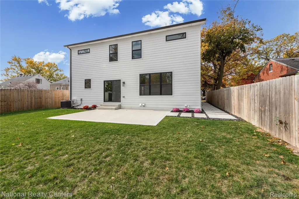1517 Mclean Avenue Royal Oak City MI 48067
