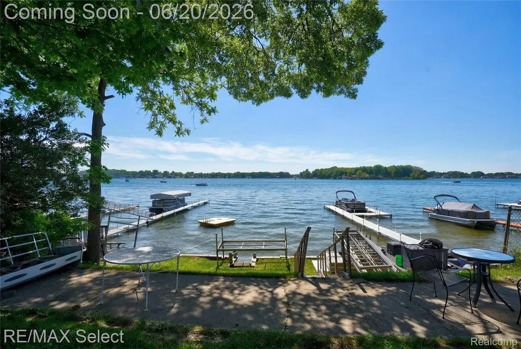 13022 Cussewago Drive Fenton Charter Township MI 48430