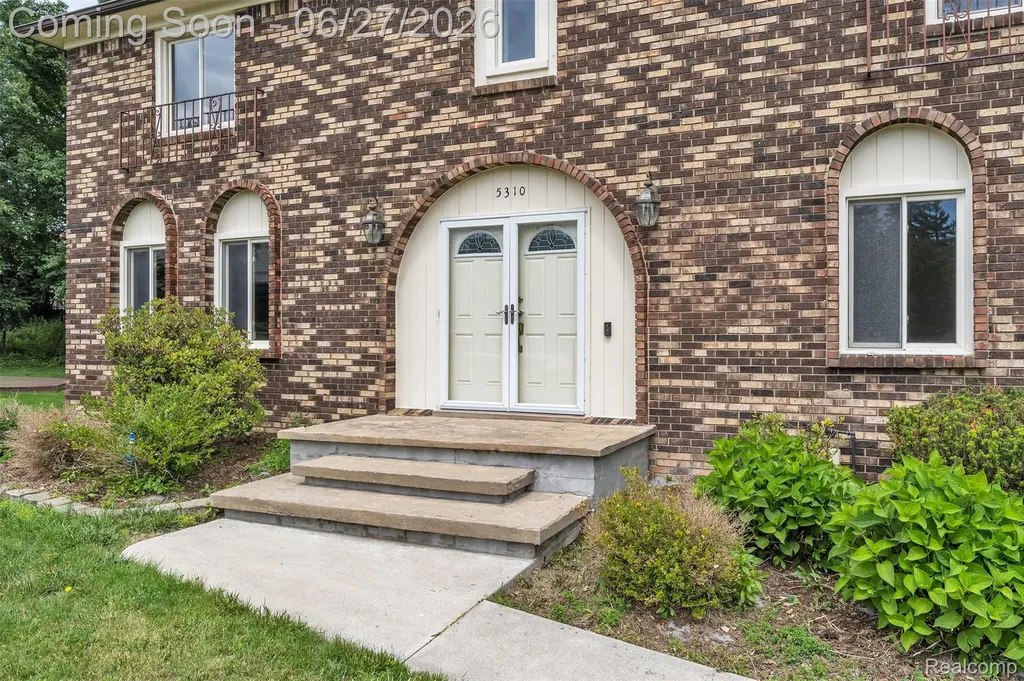 5310 Pond Bluff Drive West Bloomfield Charter Township MI 48323