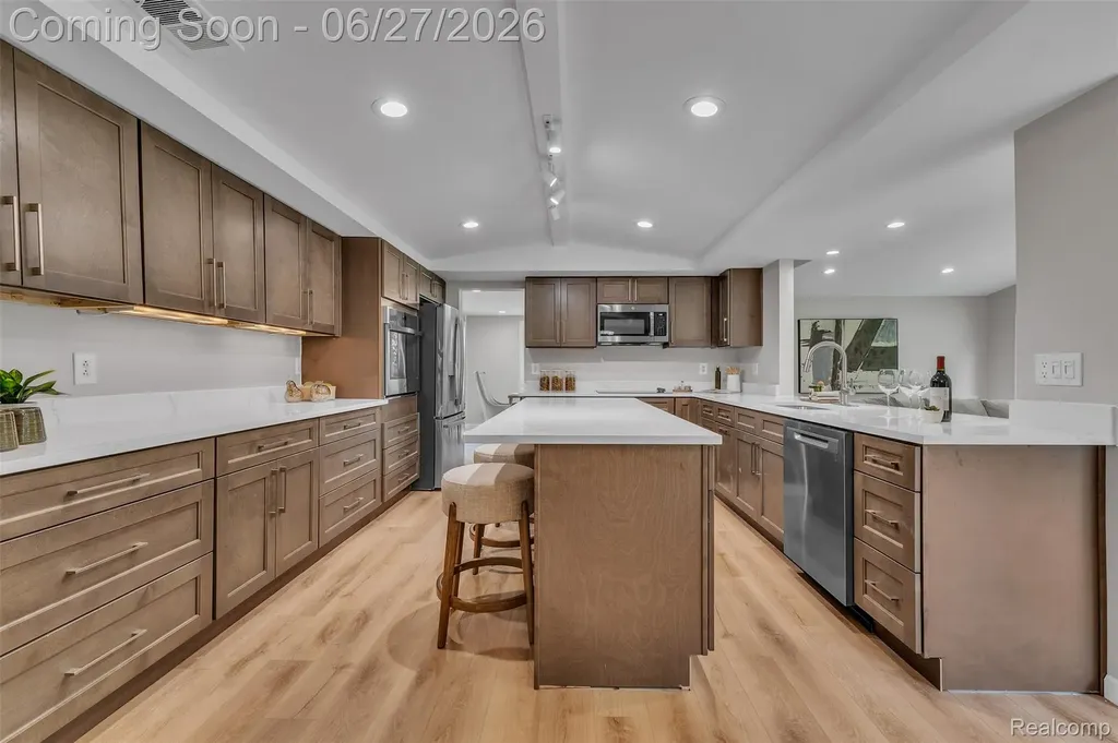 5310 Pond Bluff Drive West Bloomfield Charter Township MI 48323