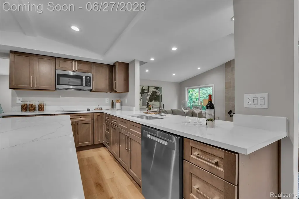 5310 Pond Bluff Drive West Bloomfield Charter Township MI 48323