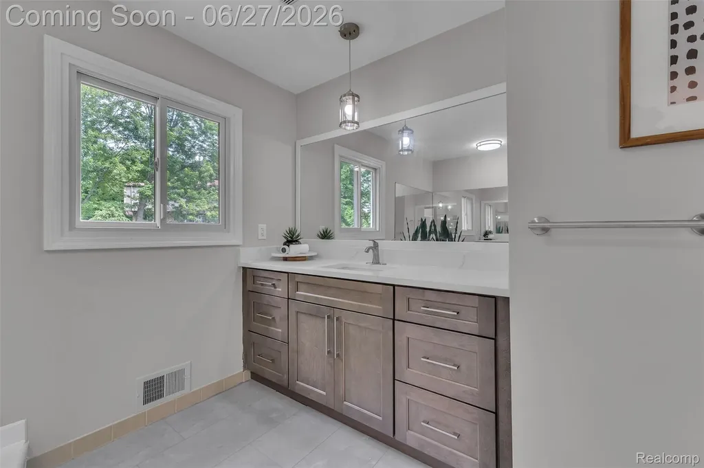 5310 Pond Bluff Drive West Bloomfield Charter Township MI 48323