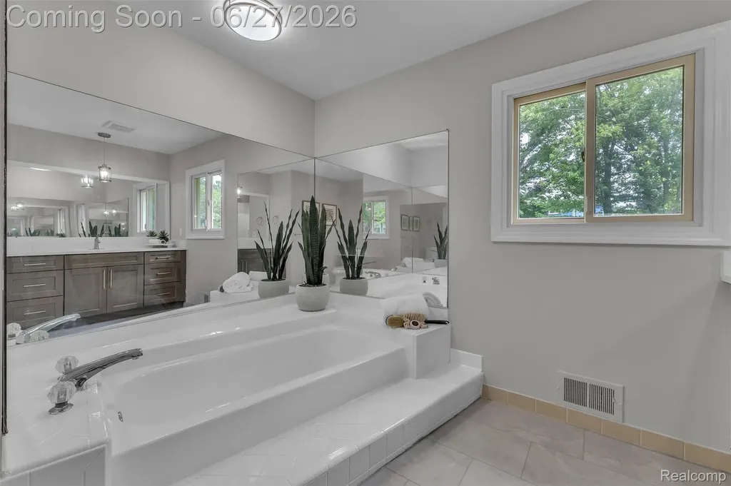 5310 Pond Bluff Drive West Bloomfield Charter Township MI 48323