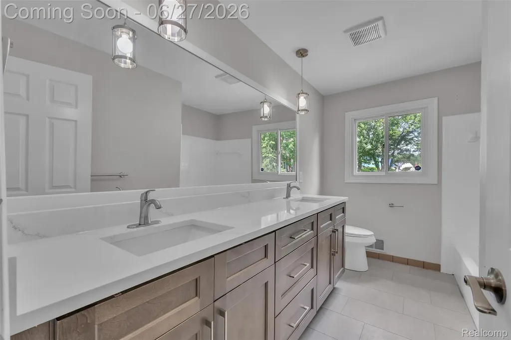 5310 Pond Bluff Drive West Bloomfield Charter Township MI 48323