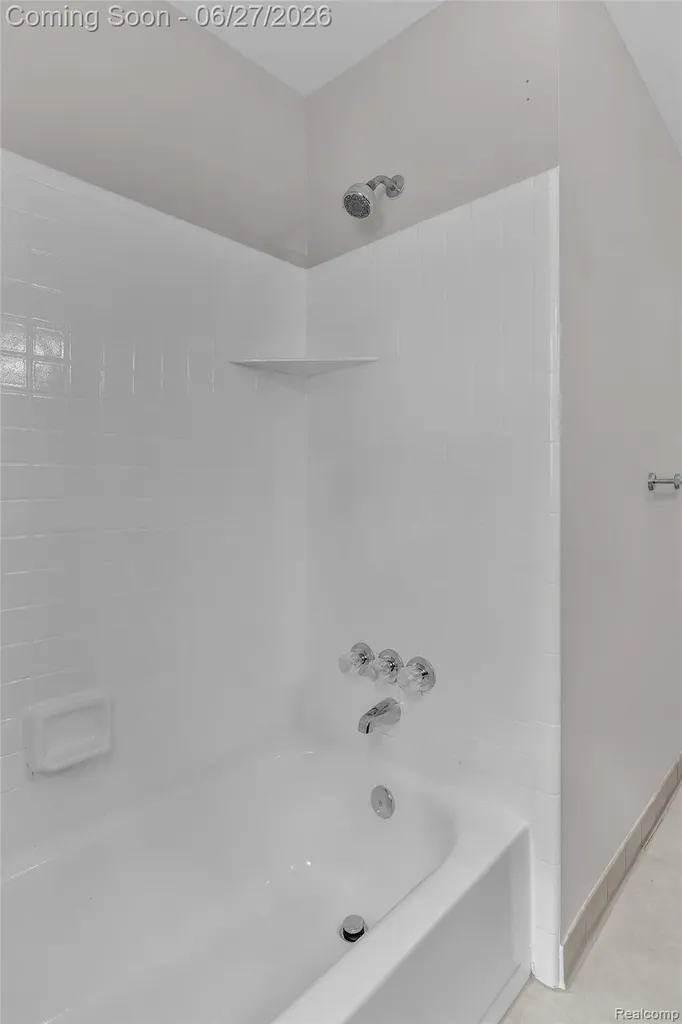 5310 Pond Bluff Drive West Bloomfield Charter Township MI 48323