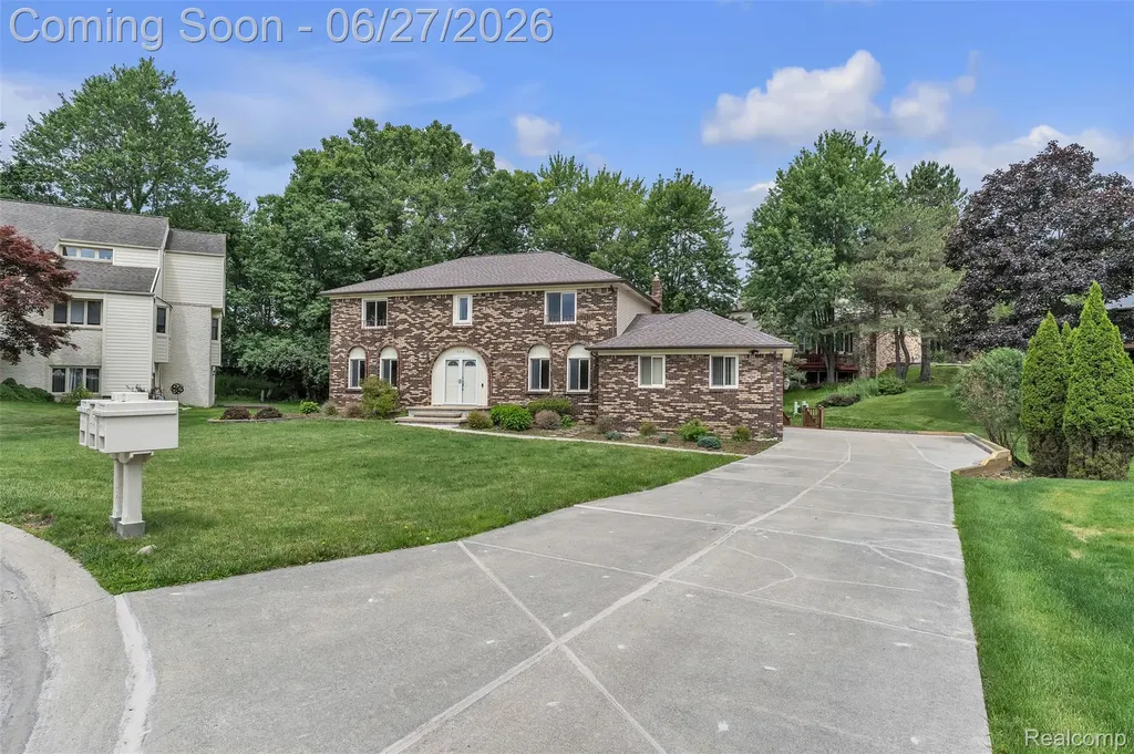 5310 Pond Bluff Drive West Bloomfield Charter Township MI 48323